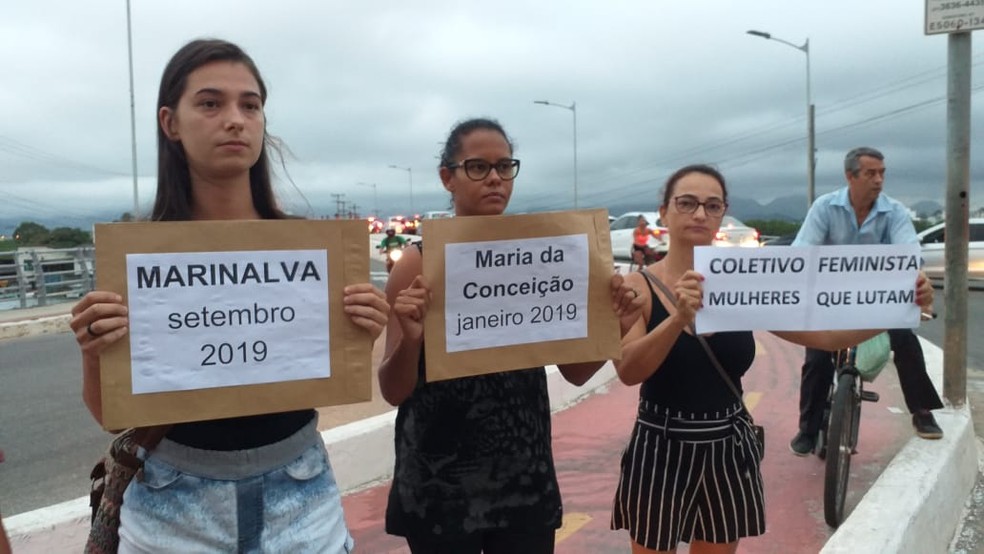 Outras vítimas de feminicídio foram lembradas pelas manifestantes, em Guarapari — Foto: Divulgação/ Coletivo Interseccional Mulheres que Lutam