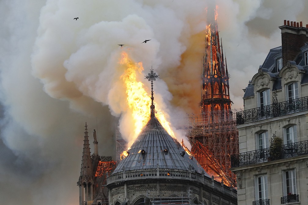 Incêndio atinge a Catedral de Notre-Dame, em Paris — Foto: François Guillot/AFP