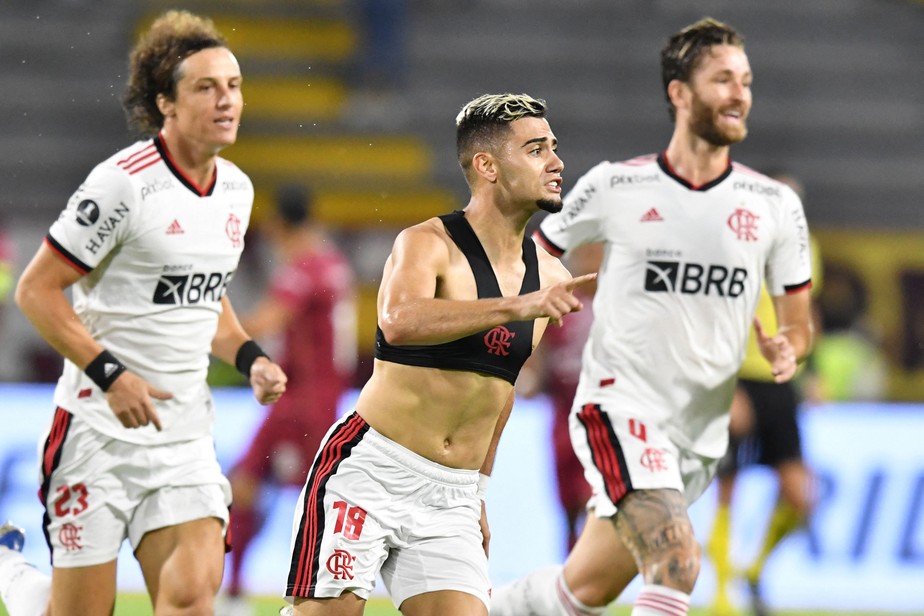 Andreas Pereira comemora o gol que abriu o placar contra o Tolima, pela Libertadores