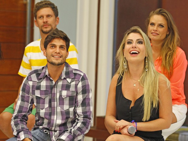 Fernanda e André ainda não sabem como será a relação fora da casa (Foto: Mais Você / TV Globo)
