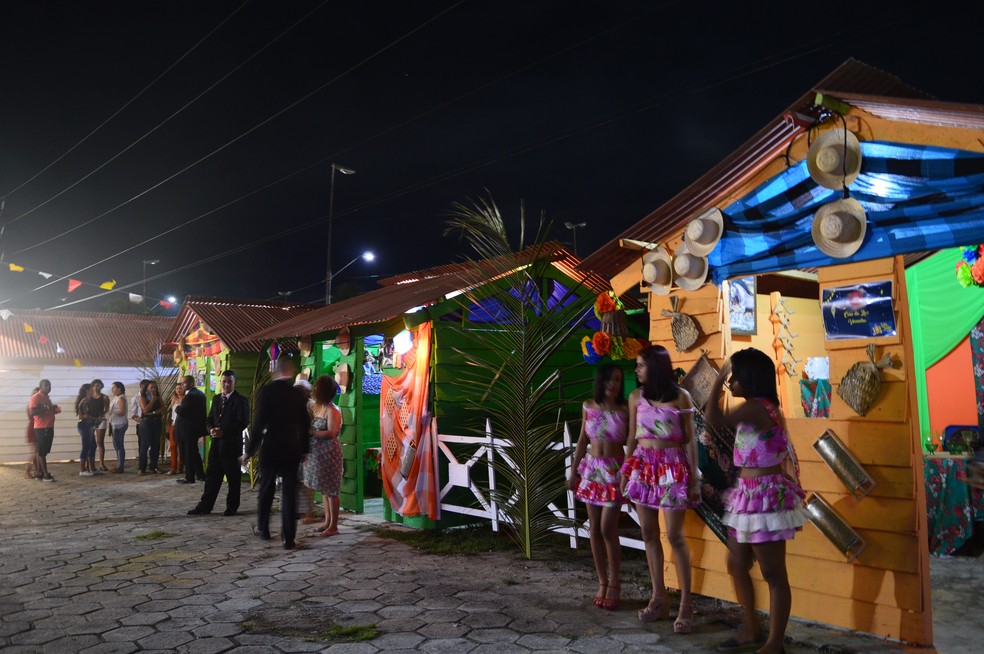 AlÃ©m dos show, pÃºblico pode tambÃ©m aproveitar espaÃ§os como a Cidade CenogrÃ¡fica, que recria o clima de 'festa junina no interior' (Foto: PenÃ©lope AraÃºjo/G1)