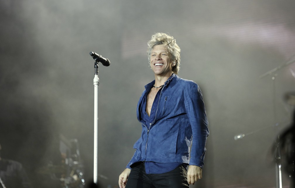 Jon Bon Jovi sobe ao Palco Mundo do Rock in Rio 2017. A banda encerrou o 5º dia de festival — Foto: Marcos Serra Lima/G1