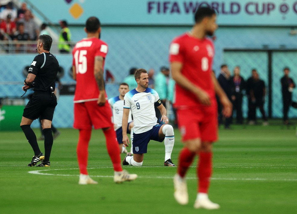 Harry Kane protesta antes de partida contra o Irã — Foto: Reuters