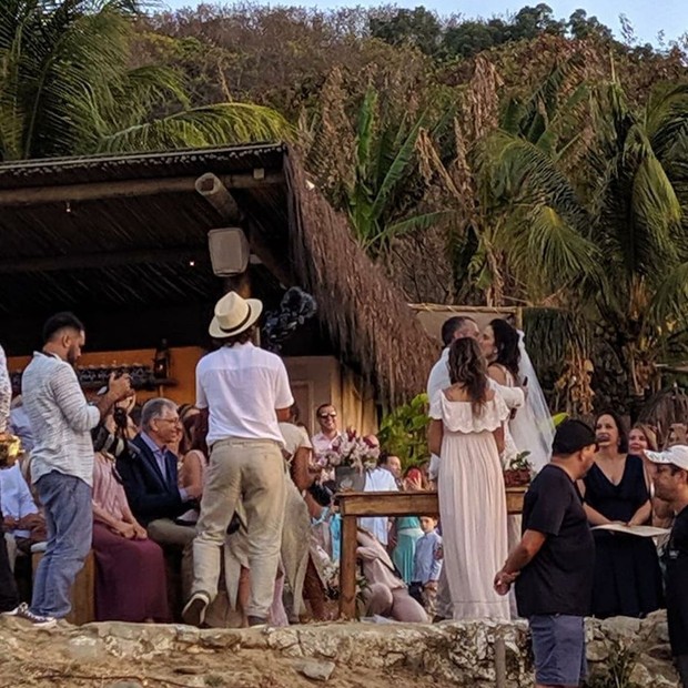 Malvino Salvador e Kyra Gracie se casam em Noronha (Foto: Reprodução/Instagram)