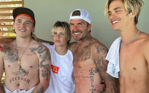 David Beckham posa com os três filhos e coleciona elogios na internet