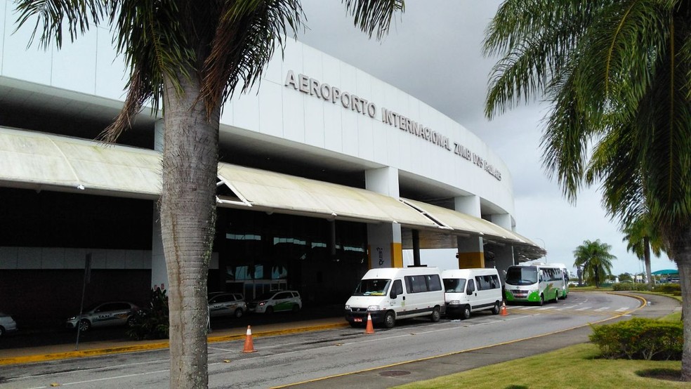 Aeroporto Internacional Zumbi dos Palmares, em Alagoas, tem ao menos 100 voos cancelados — Foto: Gilmário Cordeiro/TV Gazeta