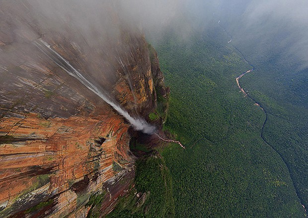 Ela é cerca de 11 vezes maior que a maior queda das Cataratas do Iguaçu (Foto: Reprodução/Dima Moiseenko)