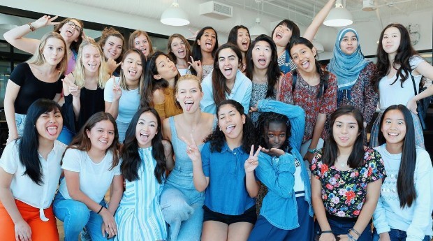 A escola já recebeu mais de mil garotas (Foto: Reprodução/Instagram)