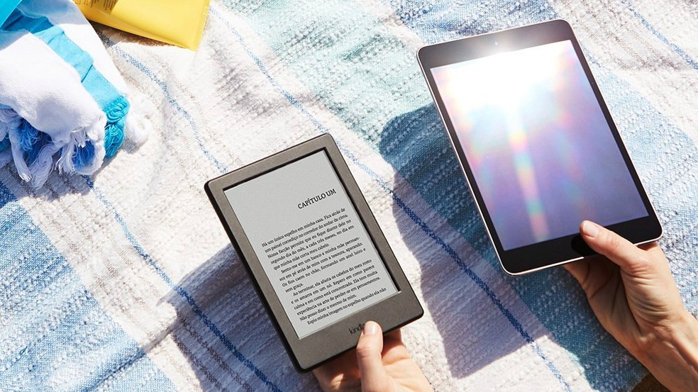 Kindle de 8ª geração também possui tela antirreflexo e é mais em conta que o Paperwhite — Foto: Divulgação/Amazon