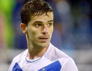 Oferecido, argentino Gago vira opção para possível saída de Denílson