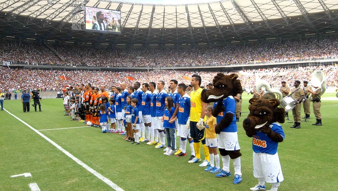 Justiça condena Cruzeiro e Minas Arena a indenizar dois torcedores