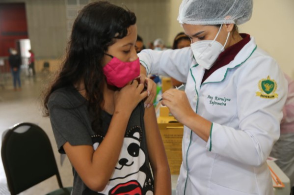 Confira listas de crianças agendadas para vacinação contra a Covid-19 em Fortaleza desta terça e quarta-feira