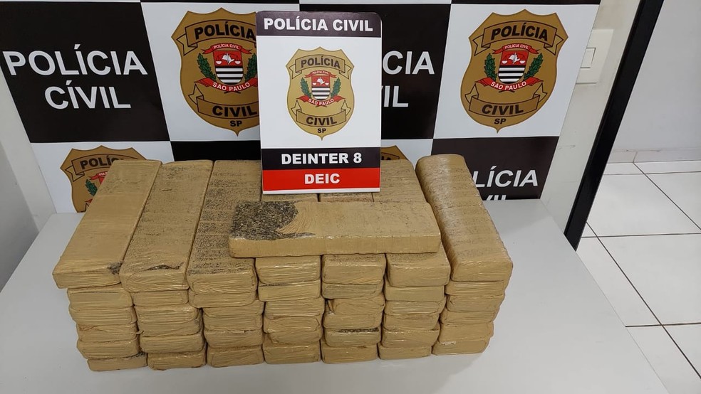 Enfermeiro foi flagrado transportando mais de 40 quilos de maconha — Foto: Polícia Civil
