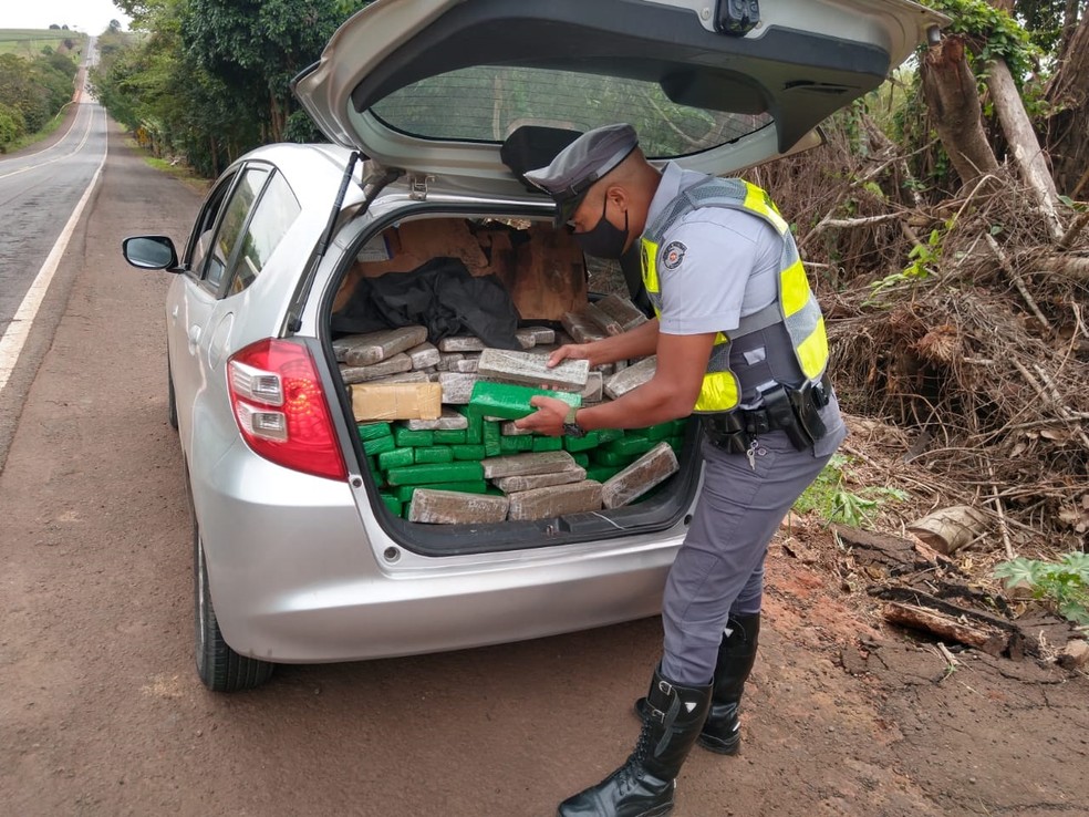 Carga de maconha foi apreendida em Iep&ecirc; &mdash; Foto: Pol&iacute;cia Militar Rodovi&aacute;ria