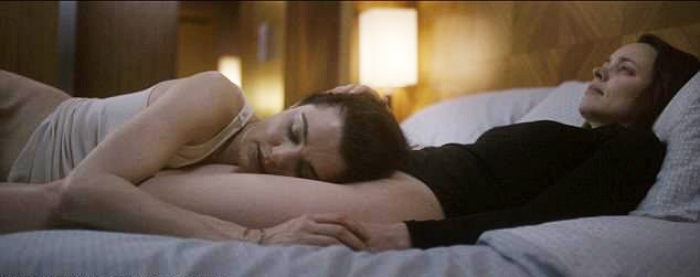 Rachel Weisz e Rachel McAdams no filme Desobediência (Foto: Reprodução)