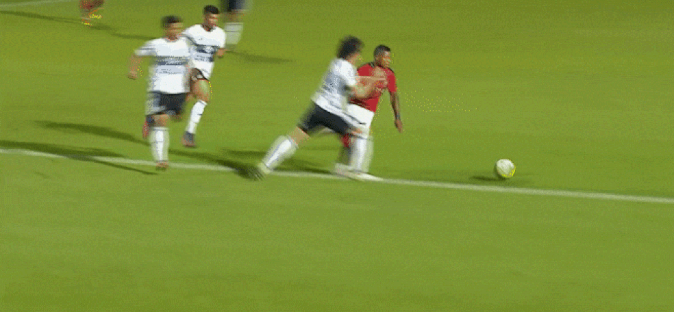 Marinho se destacou por gols como este pelo Vitória no Brasileirão de 2016 (Foto: GloboEsporte.com)