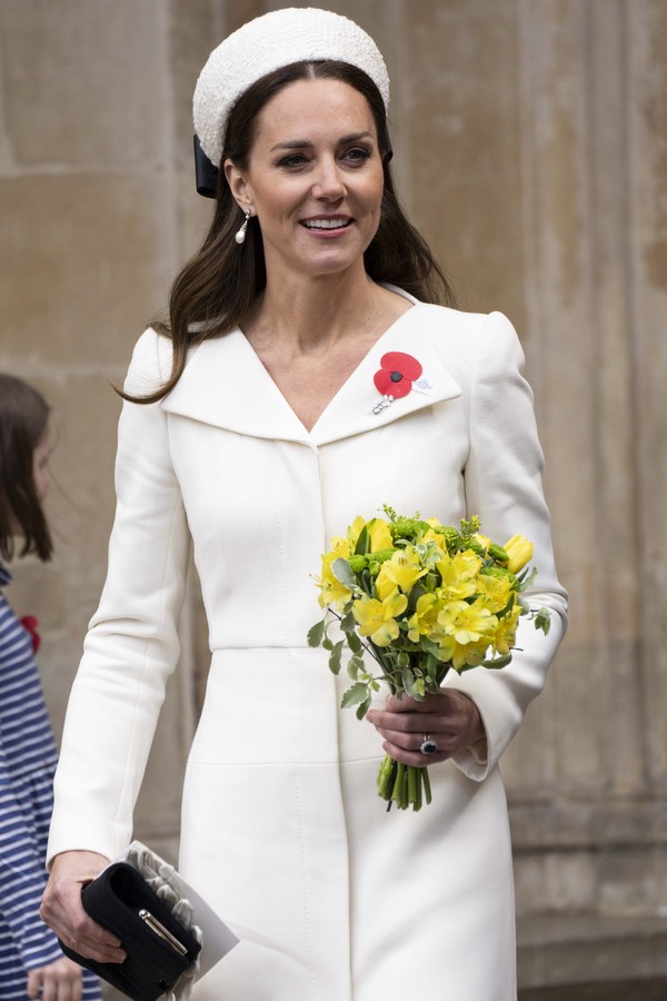LONDON, ENGLAND - APRIL 25: Catherine, Duchess of Cambridge attends the Service of Commemoration and Thanksgiving at Westminster Abbey, commemorating Anzac Day on April 25, 2022 in London, England. (Photo by Mark Cuthbert/UK Press via Getty Images) (Foto: UK Press via Getty Images)