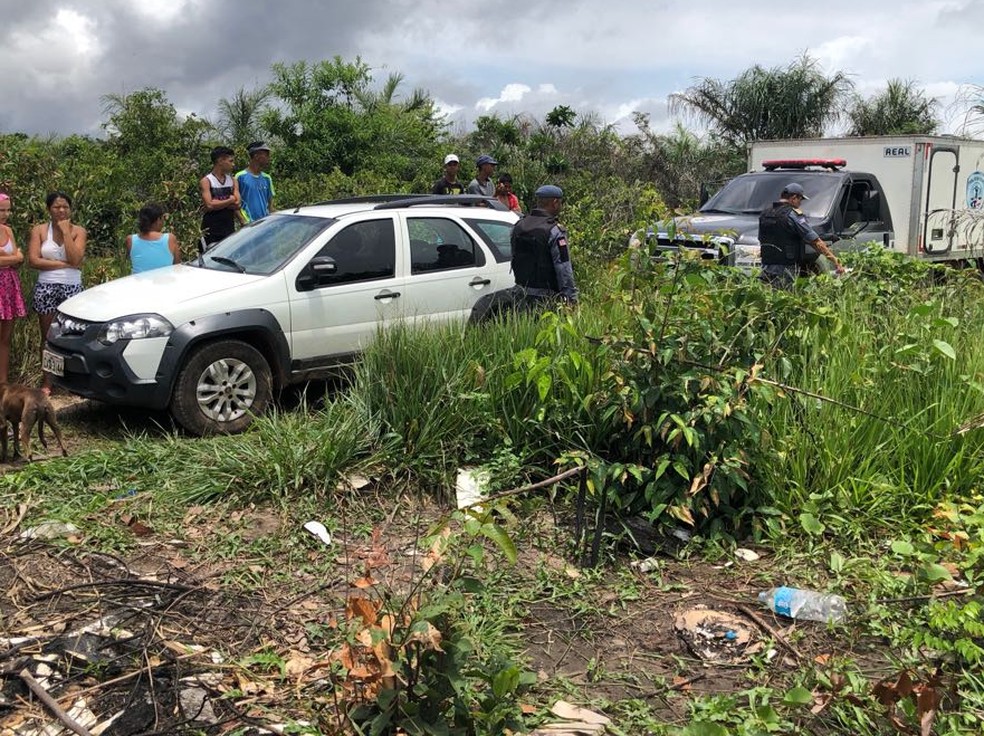 Corpo do designer e publicitÃ¡rio Jesiel Sales Pontes foi encontrado em uma Ã¡rea de matagal â Foto: DivulgaÃ§Ã£o/PolÃ­cia