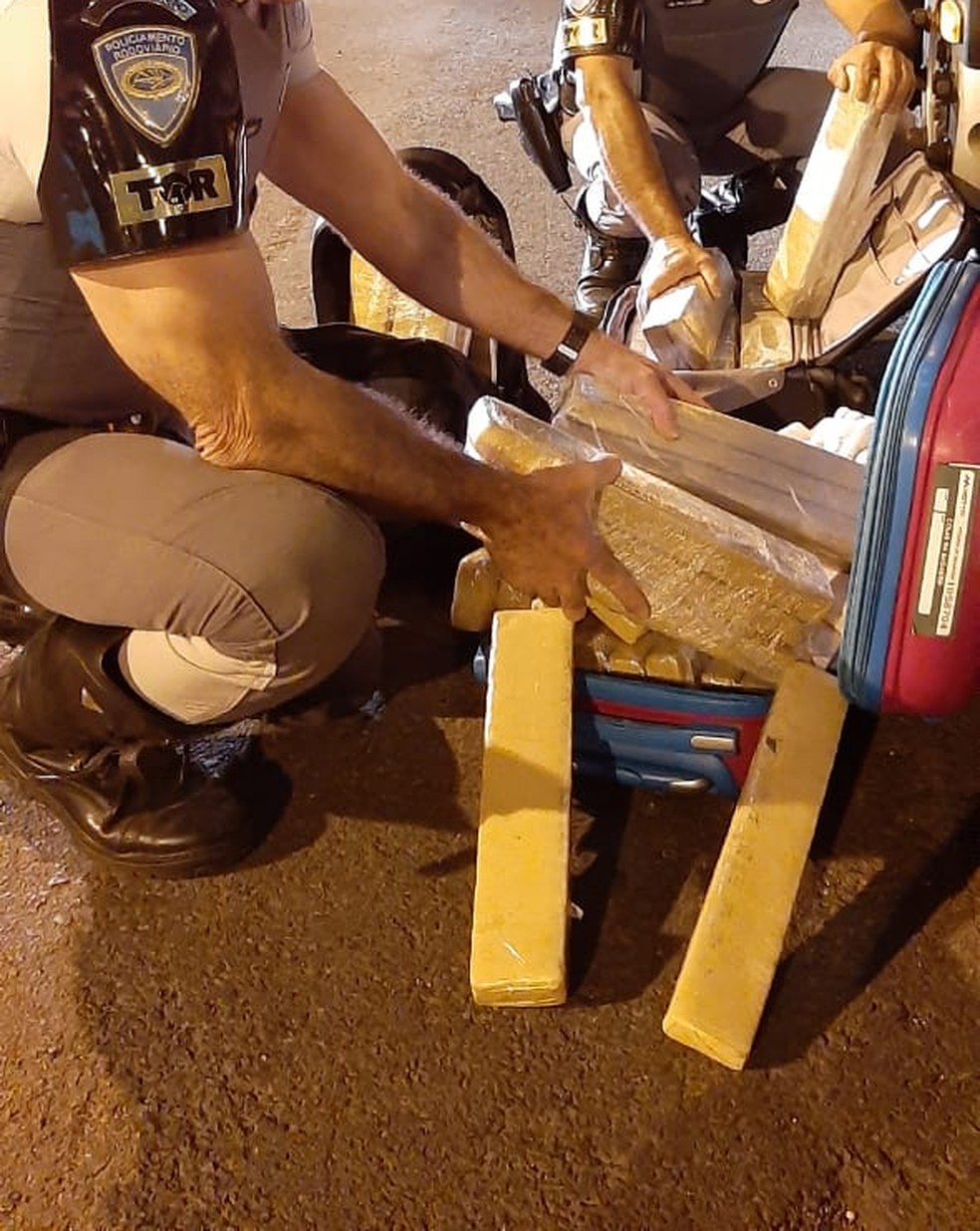 Tabletes da droga eram transportados em Ã´nibus â€” Foto: PolÃ­cia RodoviÃ¡ria