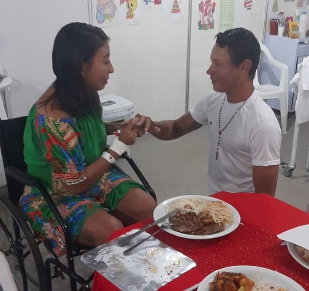Mulher internada com pneumonia há quase um mês é pedida em casamento na  ceia de Natal no AP | Amapá | G1
