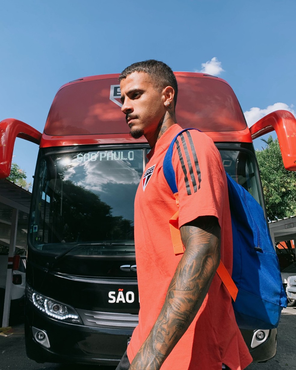 Diego Costa, do São Paulo, antes de viagem a Cochabamba — Foto: São Paulo FC