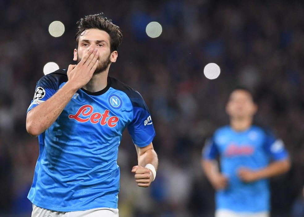 Khvicha Kvaratskhelia, do Napoli, comemora gol marcado sobre o Ajax, na Champions — Foto: Getty Images