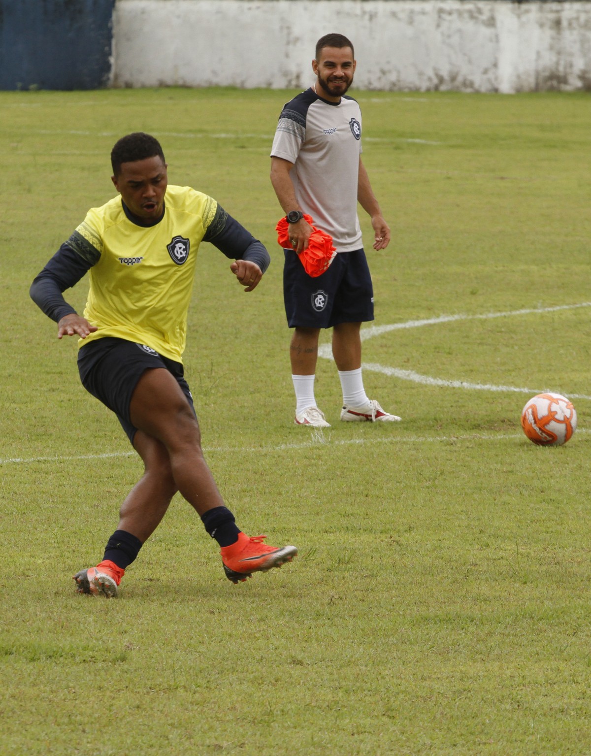 Emerson Carioca sai em defesa de companheiros e vê empate ...