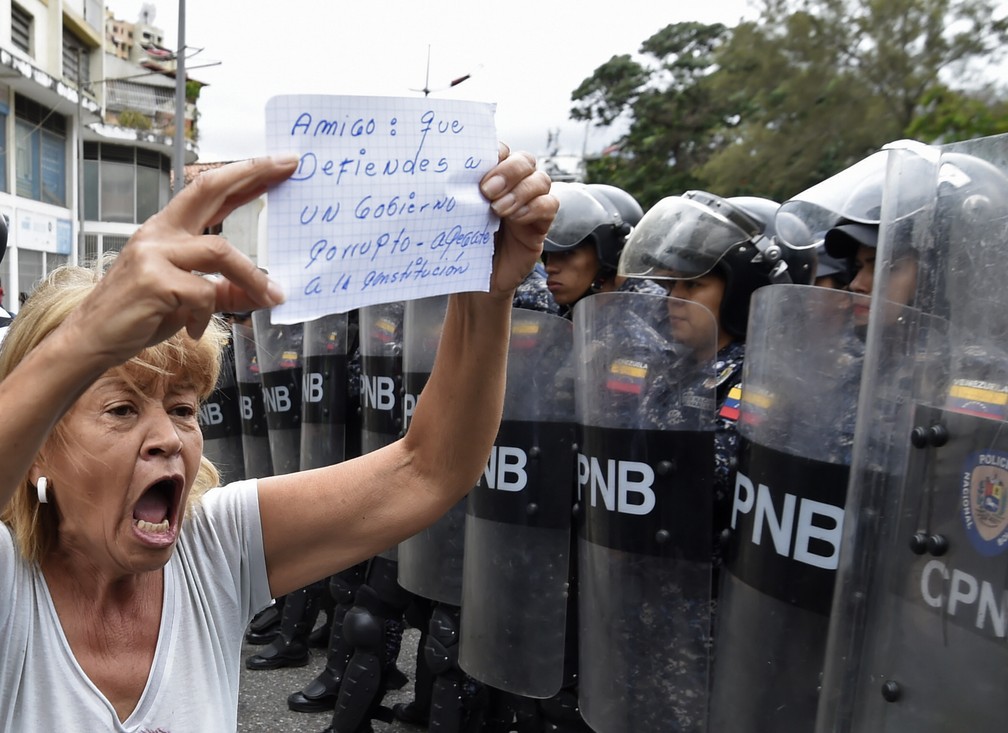 Oposição protesta na Venezuela  — Foto: Juan BARRETO / AFP