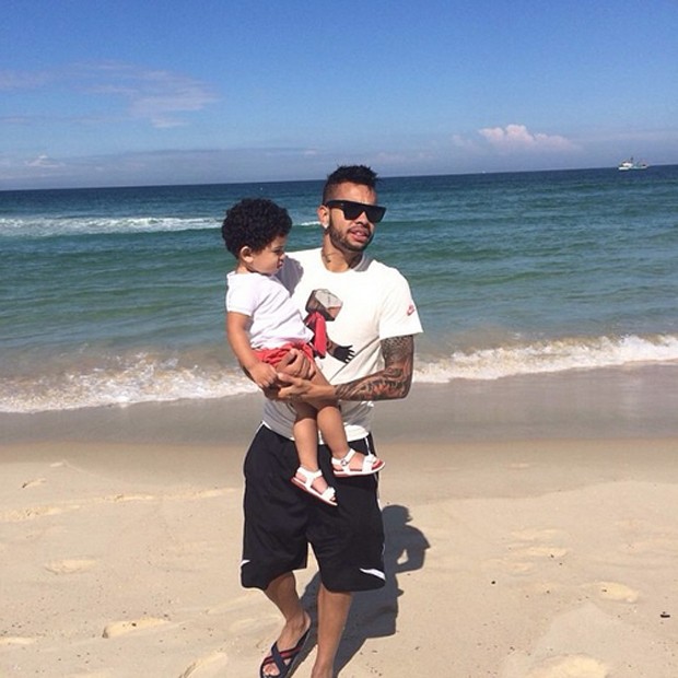 O jogador Dentinho com o filho Bruno Lucas (Foto: Reprodução / Instagram)