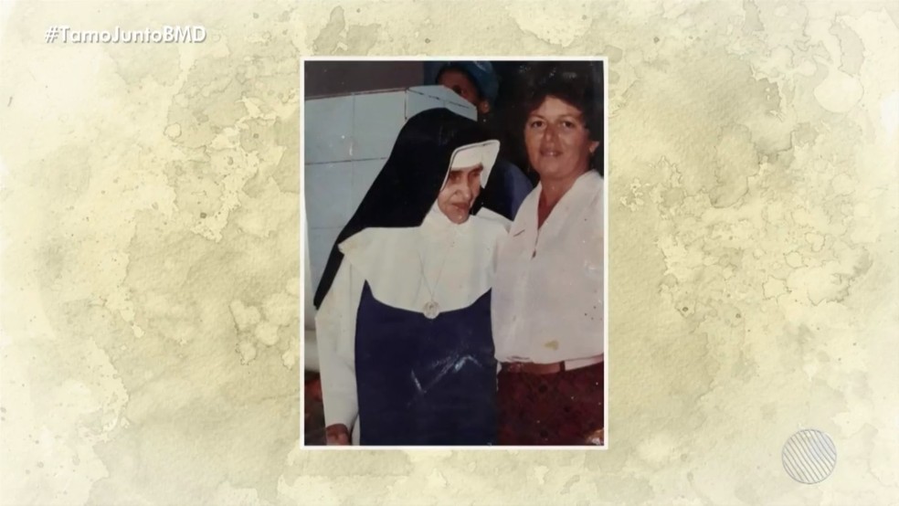 Maria José Barreto em foto ao lado de Irmã Dulce — Foto: Reprodução/TV Bahia
