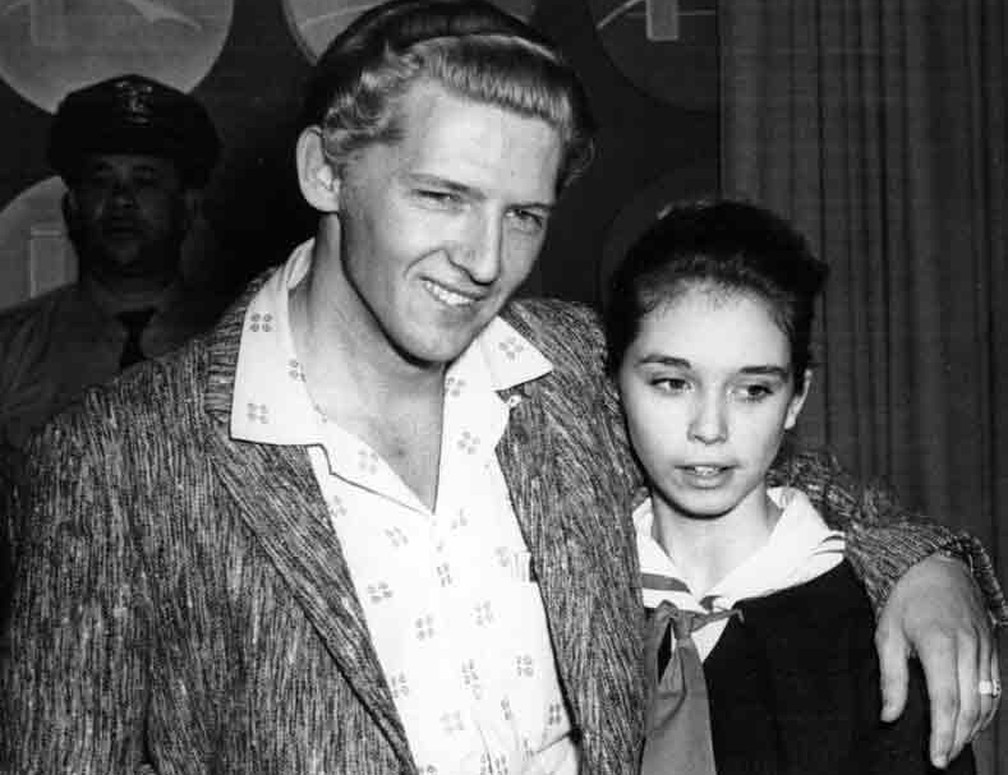 Em 1958, Jerry Lee Lewis aos 22 anos e Myrna Brown, 13 — Foto: Associated Press