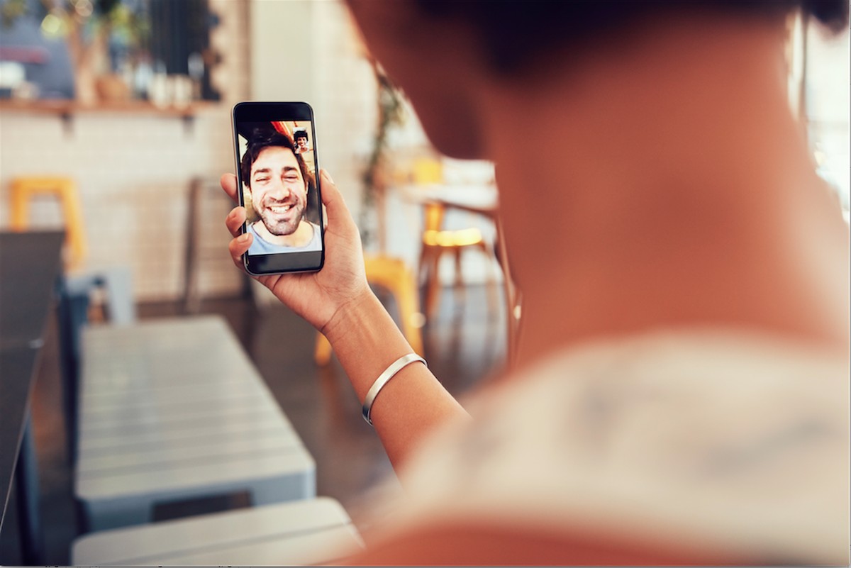 Cinco formas de usar a tecnologia para manter amizades a distância