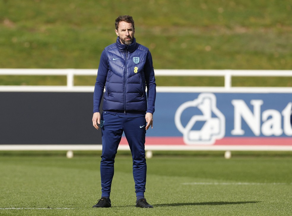 Gareth Southgate em treino da Inglaterra antes de jogo contra Itália pelas eliminatórias da Eurocopa — Foto: REUTERS/Jason Cairnduff