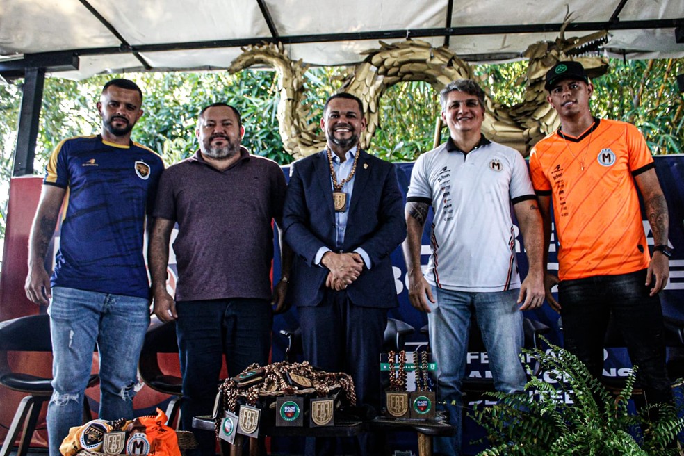 Presidente da FAF, al&eacute;m do presidente e capit&atilde;es dos clubes estiveram presentes &mdash; Foto: Jo&atilde;o Normando