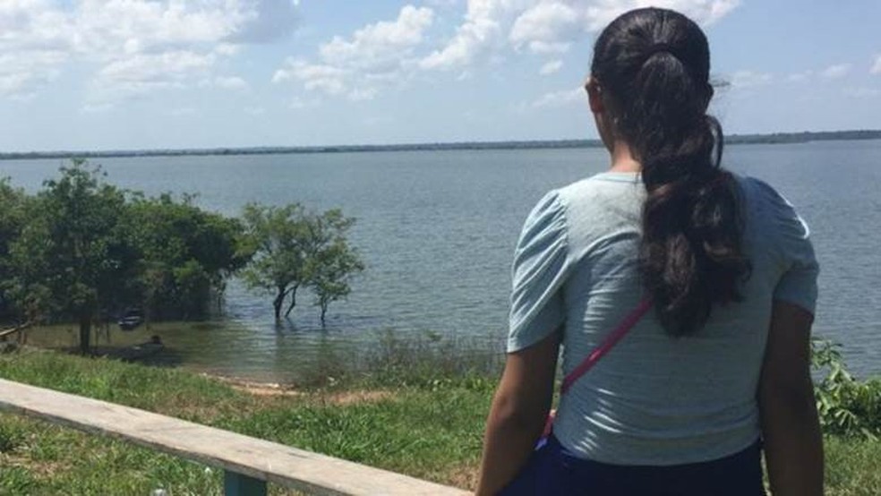 Gr&aacute;vida aos 14 anos em uma comunidade pobre amazonense, L&uacute;cia sofreu repres&aacute;lias na escola e na igreja (Foto: BBC Brasil)