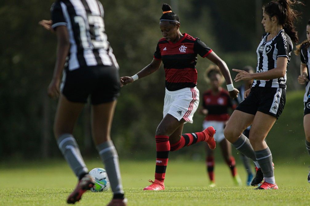Flamengo goleou Botafogo no Brasileiro feminino sub-18 — Foto: Adriano Fontes/CBF