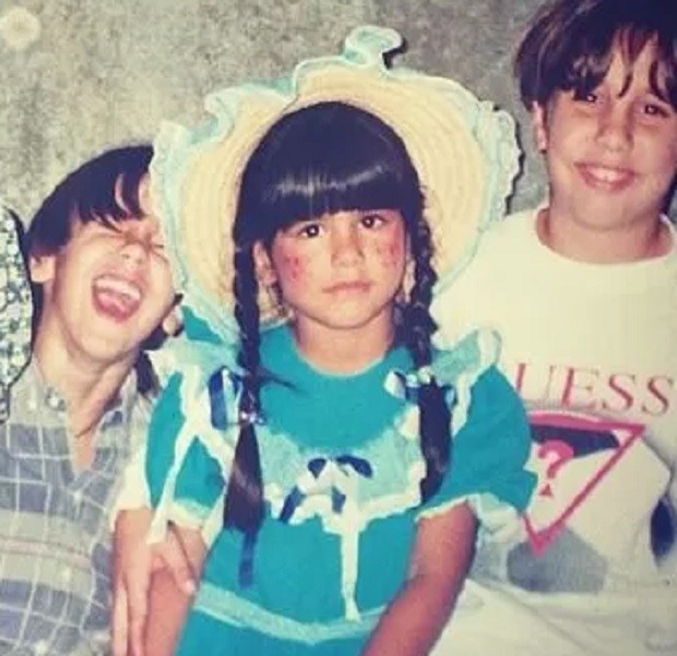 Com amiguinhos, Antonia Morais em festa junina na infância (Foto: Reprodução/Instagram)