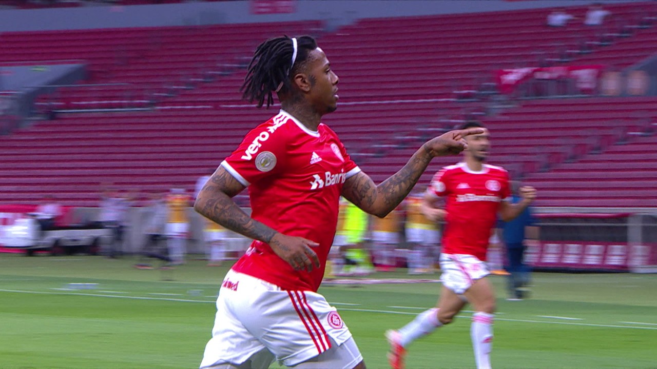 Gol do Internacional! Isla erra, Patrick rouba bola e cruza para Hernández abrir o marcador, aos 6 do 1º tempo