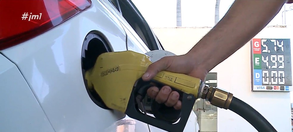 Procon-MA autua postos de combustíveis que não aplicaram a redução do ICMS da gasolina em São Luís — Foto: Reprodução/TV Mirante