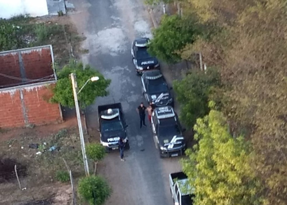 Captura de suspeito de homicídios contou com o apoio de uma aeronave da Ciopaer. — Foto: Polícia Civil/ Divulgação
