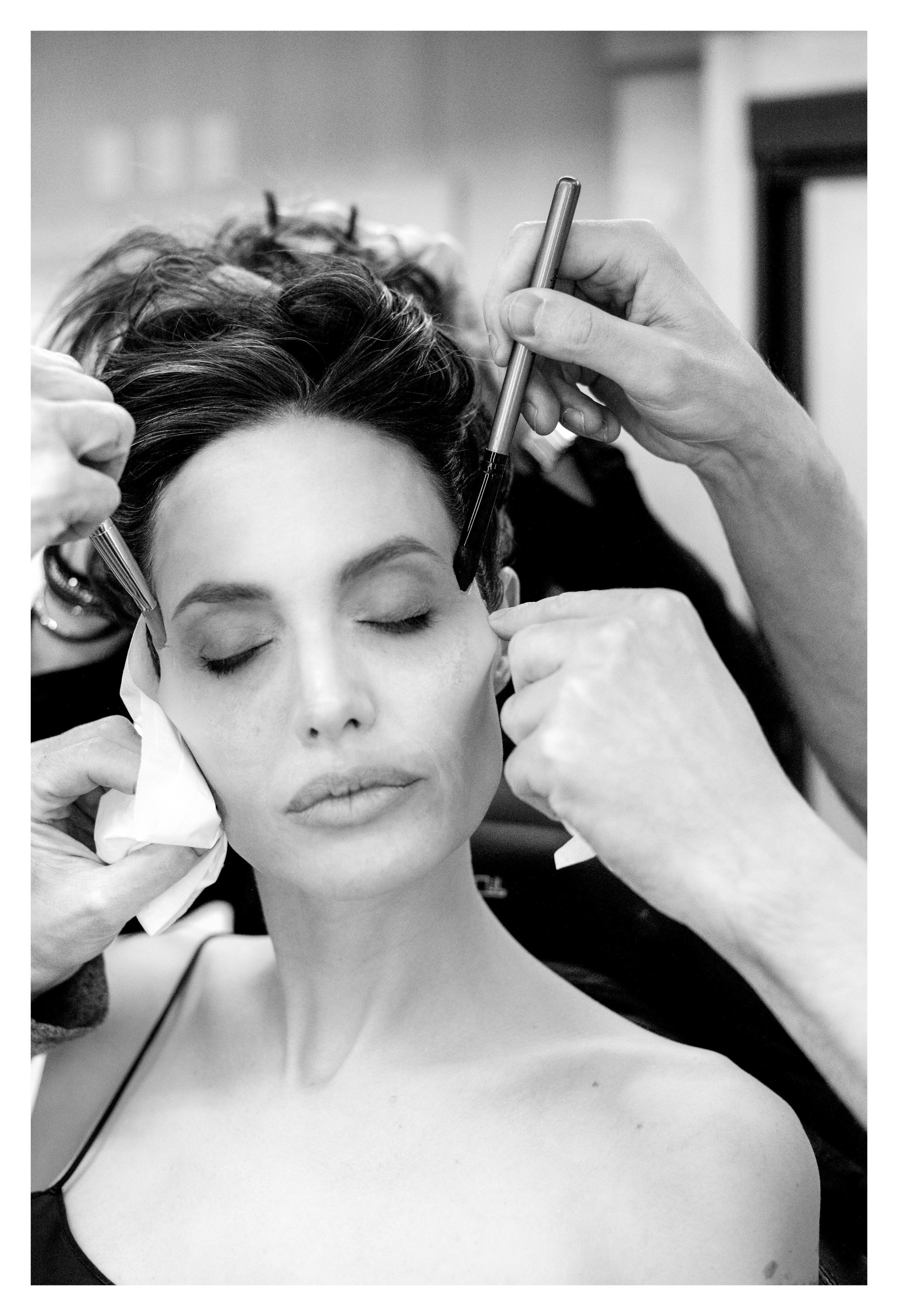 Angelina Jolie se transforma em Malévola (Foto: Twitter Walt Disney Studios/ Reprodução)