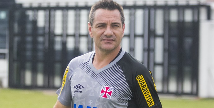 Lino critica postura do Grêmio na busca por substituto para Felipão