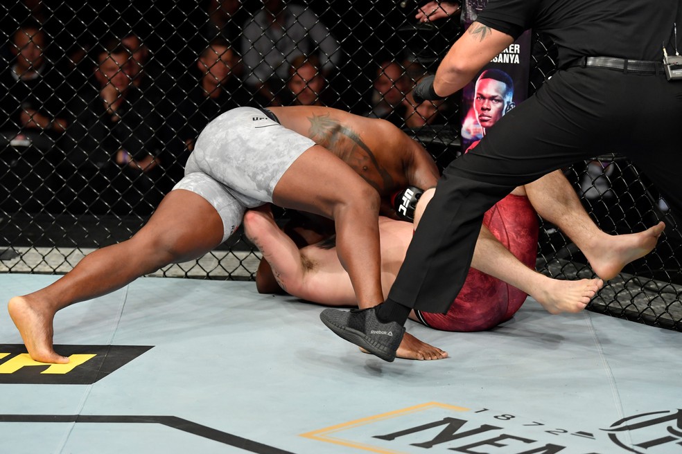 Ovince St. Preux finalizou Michal Oleksiejczuk no UFC Copenhague — Foto: Getty Images