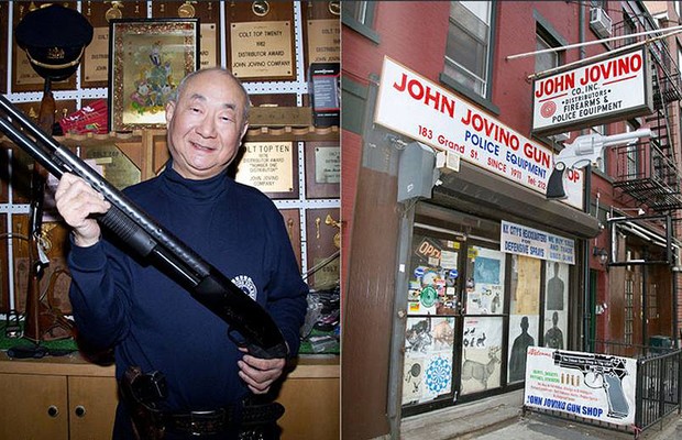 O chinês Gu Jiao é o dono da loja mais antiga que comercializa armas dos Estados Unidos, John Jovino Gun, em Nova York   (Foto: Reprodução/We the people Book)