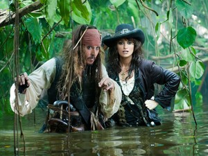 Johnny Depp em 'Piratas do Caribe - navegando em águas misteriosas' (2011) (Foto: Divulgação)