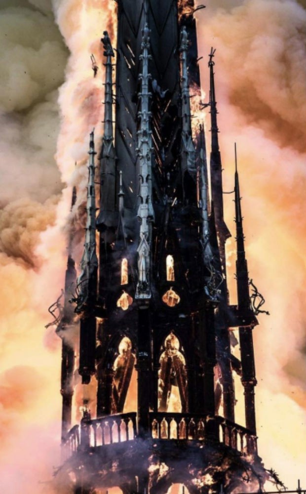 Bombeiro explica por que foi tão difícil combater incêndio da Catedral de Notre-Dame (Foto: Reprodução/Twitter)