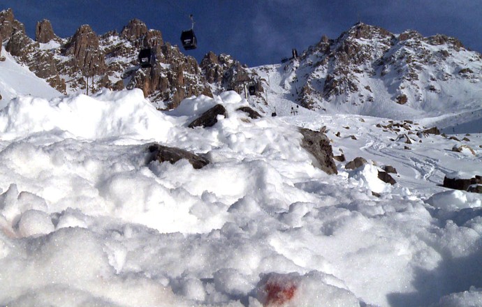 Schumacher neve mancha de sangue (Foto: AFP) Schumacher neve mancha de sangue (Foto: AFP)
