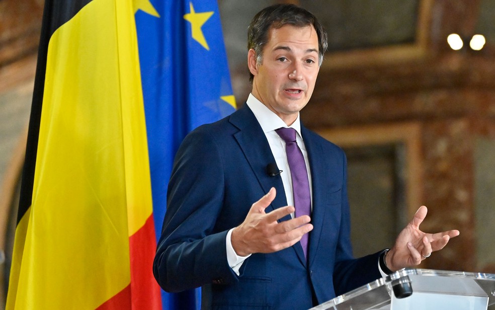 Alexander De Croo, anunciou suspensão de voos e trens provenientes do Reino Unido — Foto: Dirk Waem/Belga/AFP
