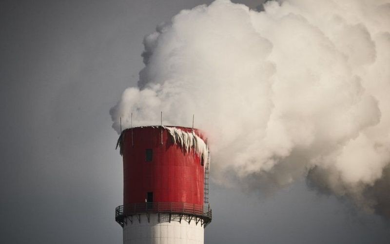 Em comentários ao relatório do IPCC, países querem reduzir mais lentamente do que o proposto a dependência em combustíveis fósseis (Foto: Getty Images via BBC News)