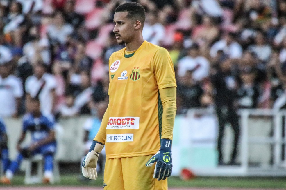 Gabriel Batista em Sampaio Corr&ecirc;a x Vasco &mdash; Foto: Ronald Felipe / SCFC